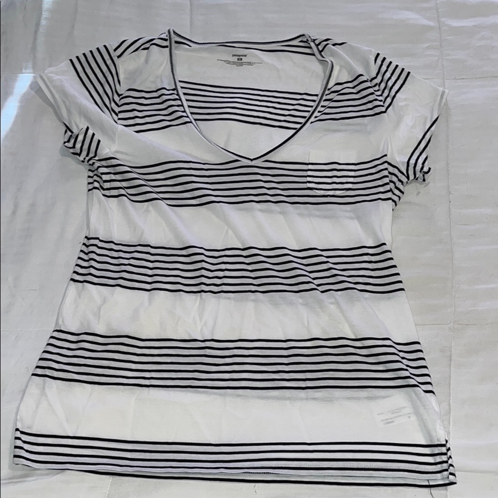 Patagonia Women's Black and White Striped shirtsleeve Top size Medium LNC